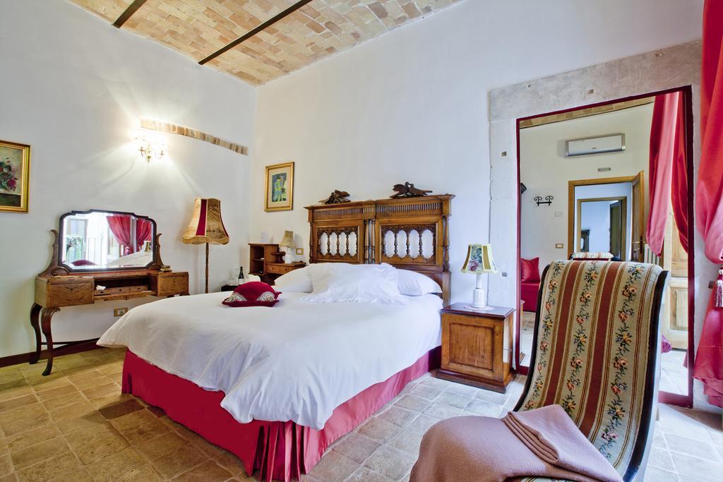 B&B Il Marchese Del Grillo Sulmona Værelse billede