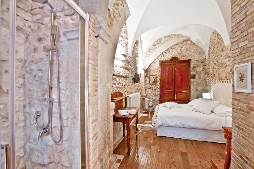 B&B Il Marchese Del Grillo Sulmona Værelse billede