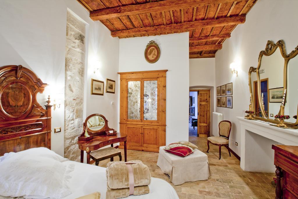 B&B Il Marchese Del Grillo Sulmona Værelse billede