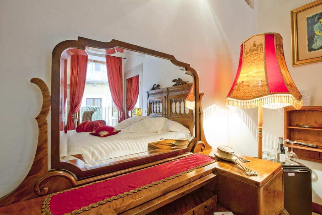 B&B Il Marchese Del Grillo Sulmona Værelse billede